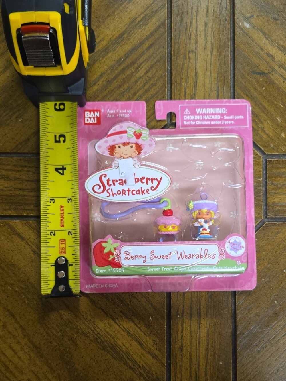 Strawberry Shortcake Berry Sweet Wearables Angel Cake Keychain Charm Set - 2001 - Picture 5 of 7